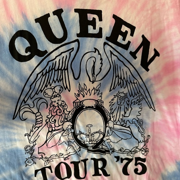 NWOT Torrid Queen Pink and Blue Tie-Dye T-Shirt size 2 - Picture 2 of 3